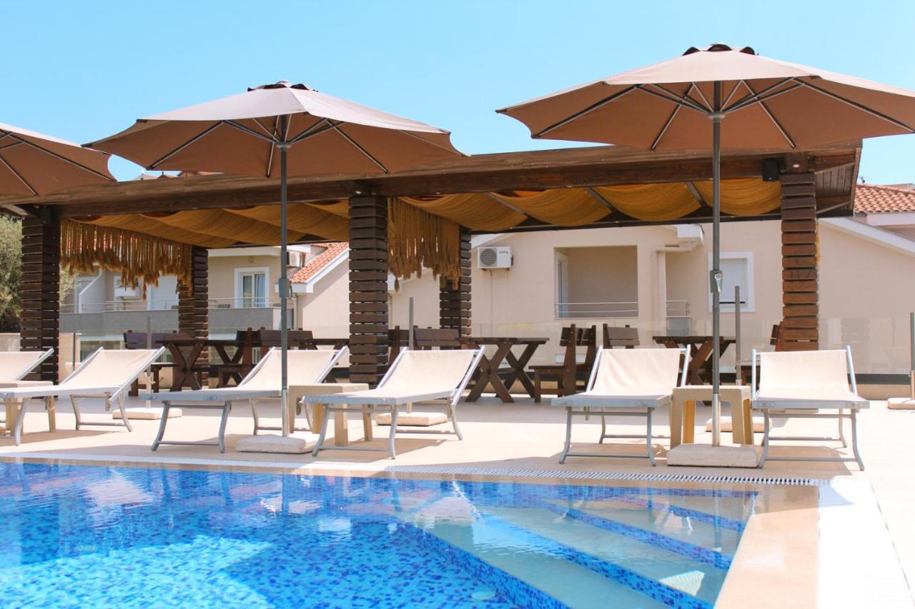 Sun Village Aparthotel Herceg Novi Exterior photo