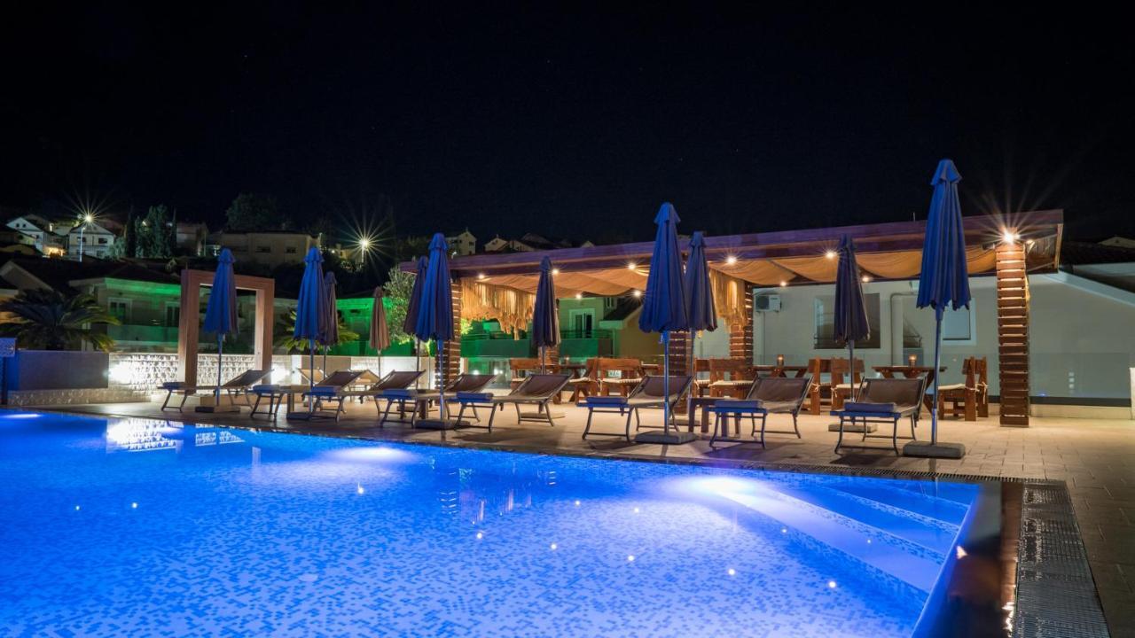 Sun Village Aparthotel Herceg Novi Exterior photo